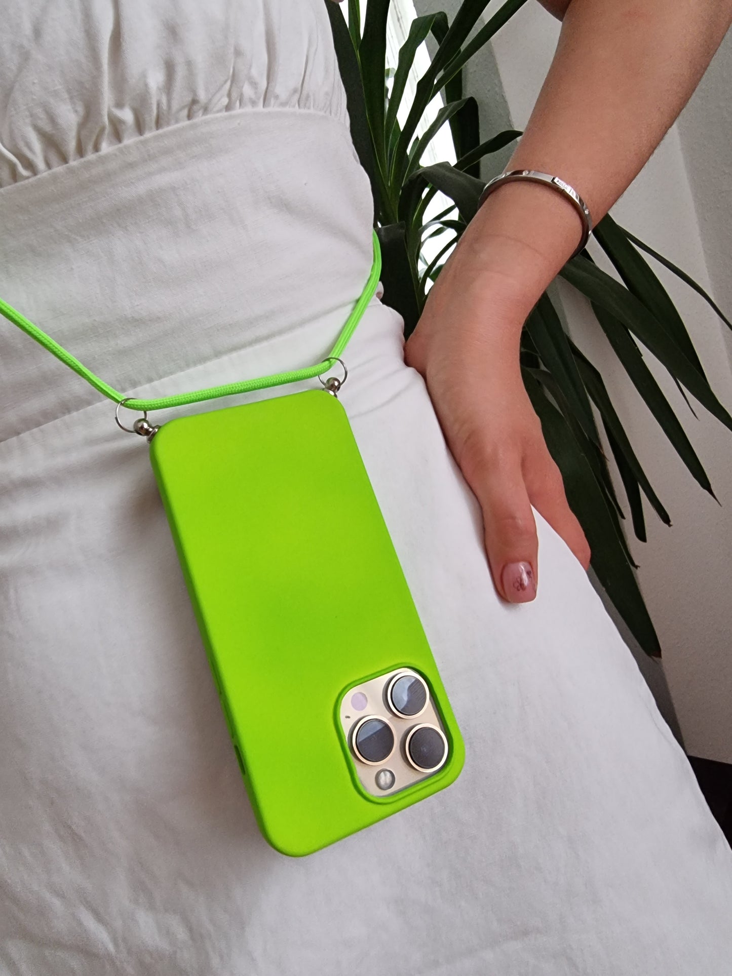 Hülle zum Umhängen in verschiedenen Farben für iPhone