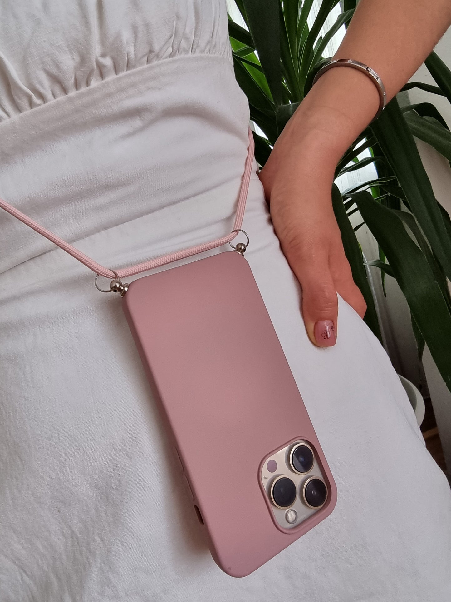 Hülle zum Umhängen in verschiedenen Farben für iPhone