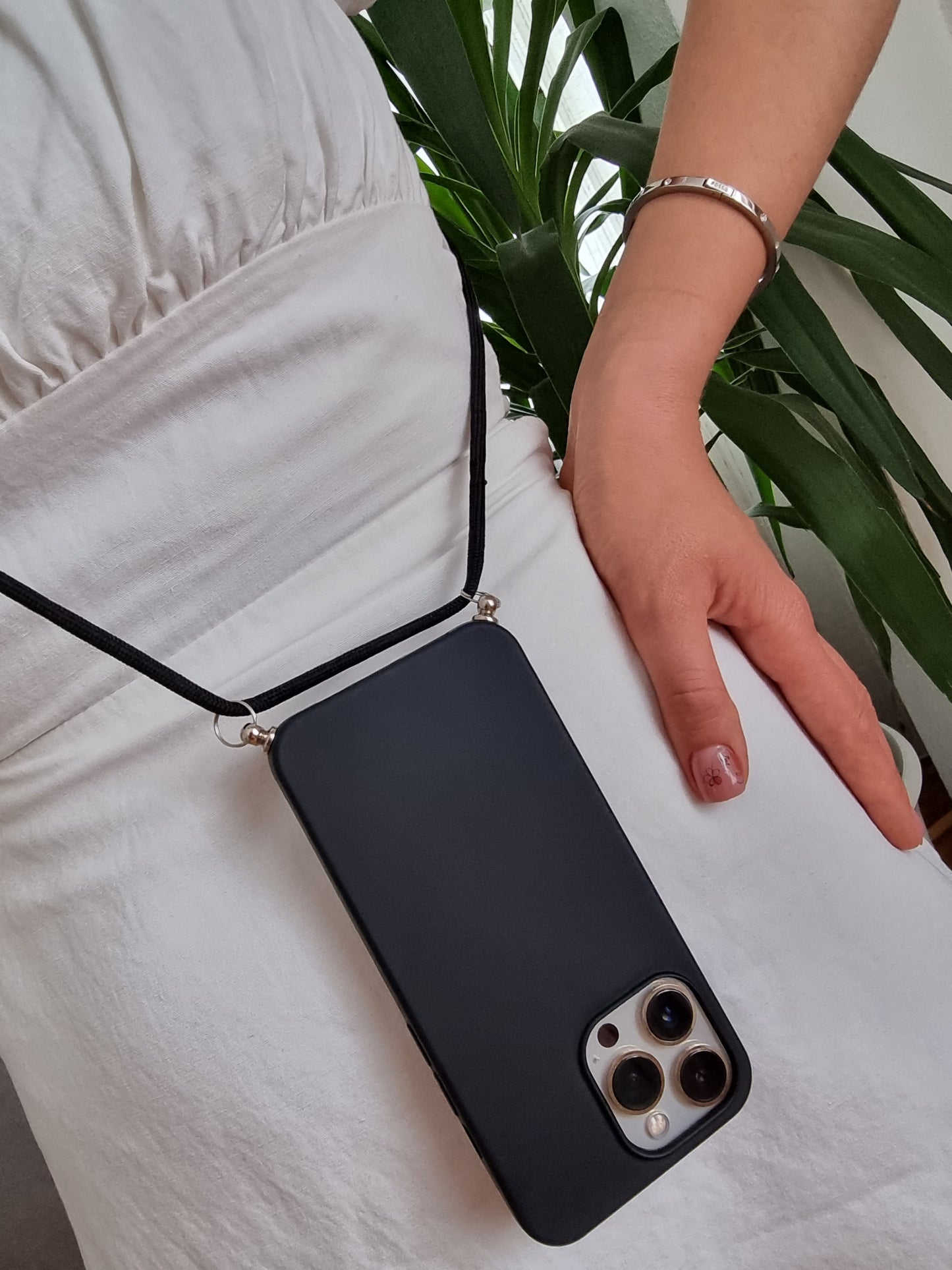 Hülle zum Umhängen in verschiedenen Farben für iPhone