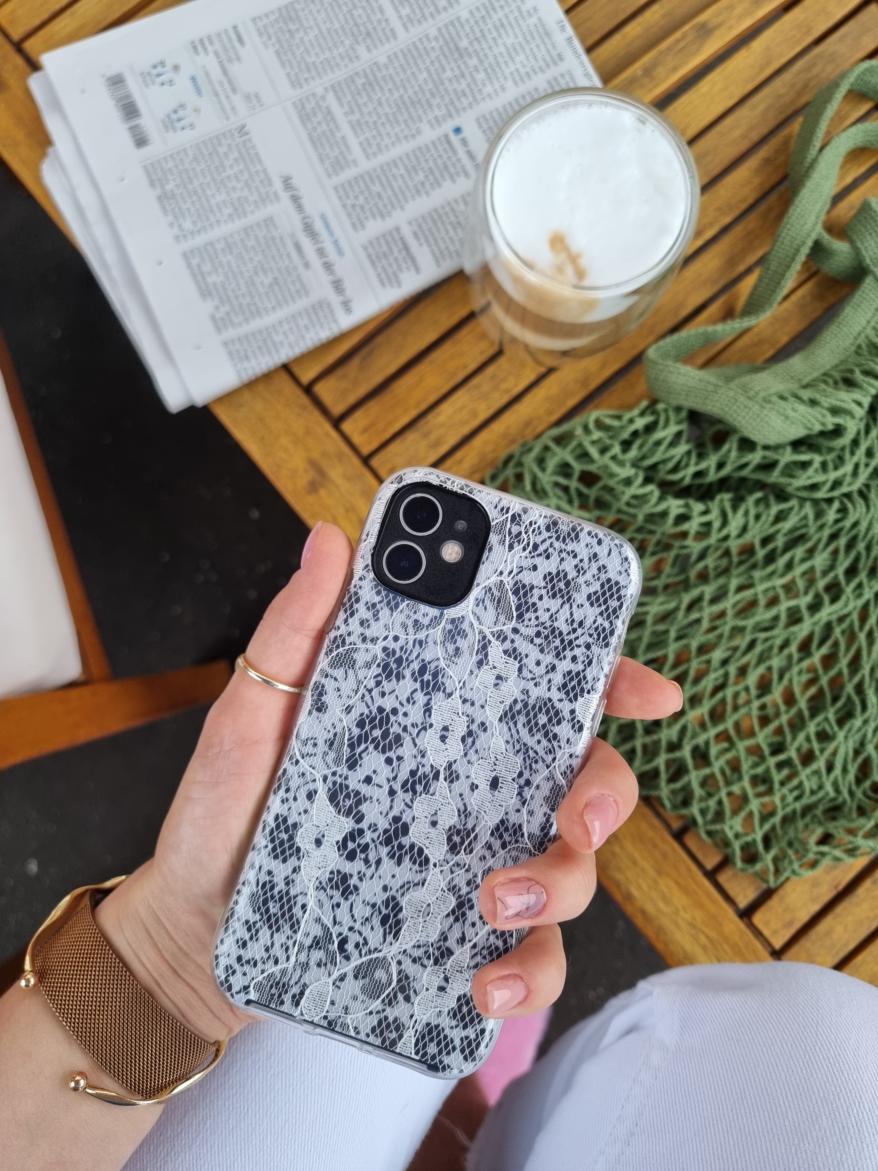 Schutzhülle mit verschiedenen Blumenmotiven für iPhone