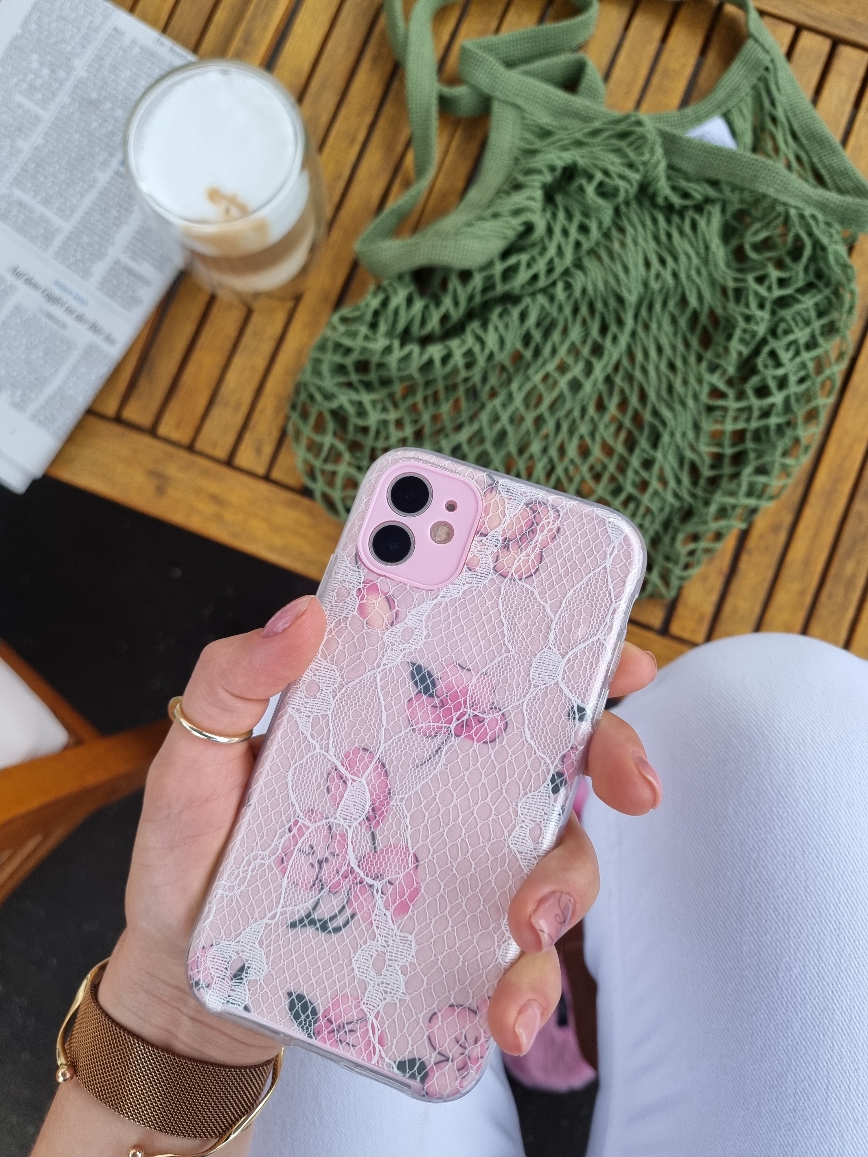 Schutzhülle mit verschiedenen Blumenmotiven für iPhone