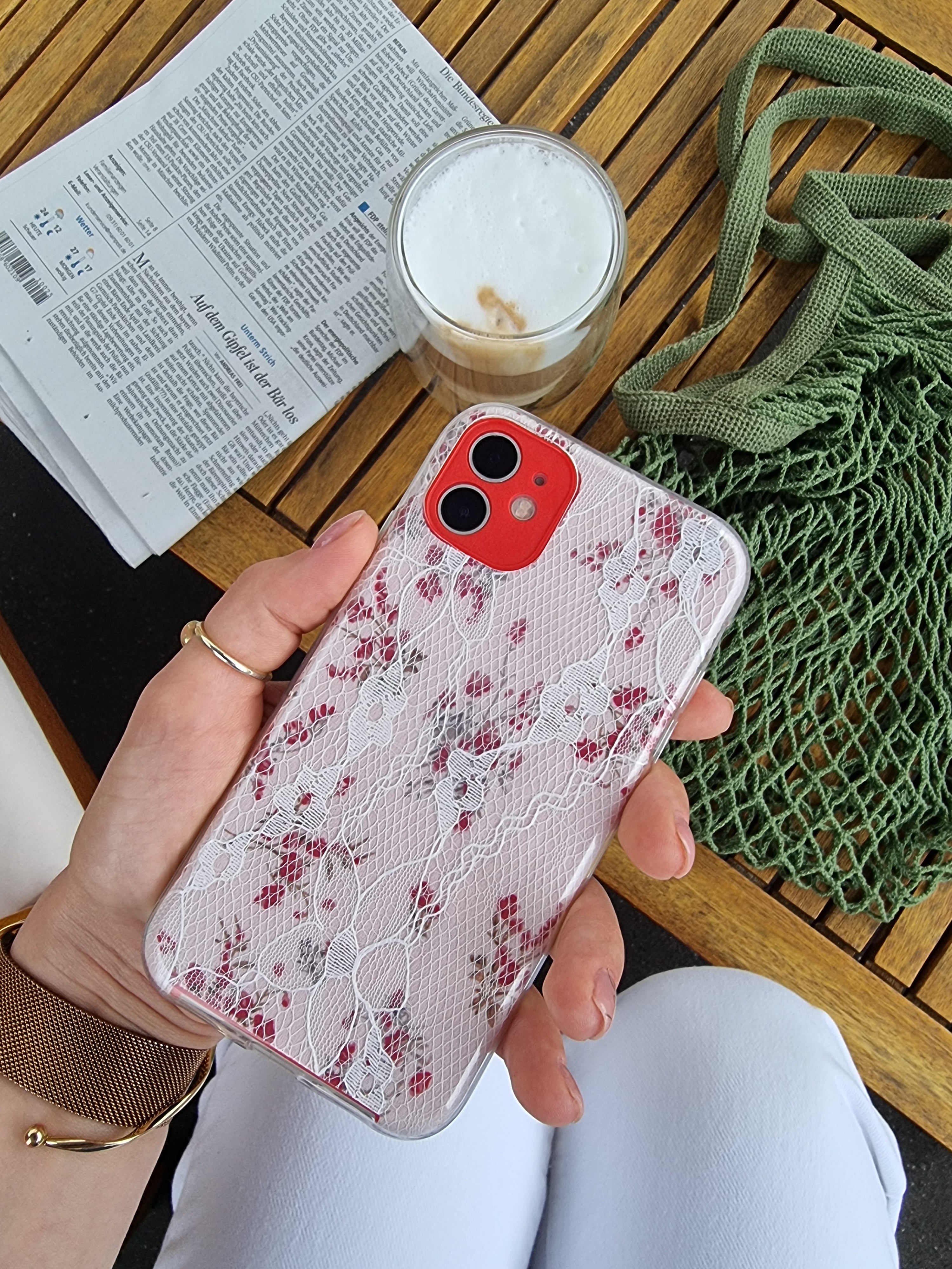 Schutzhülle mit verschiedenen Blumenmotiven für iPhone