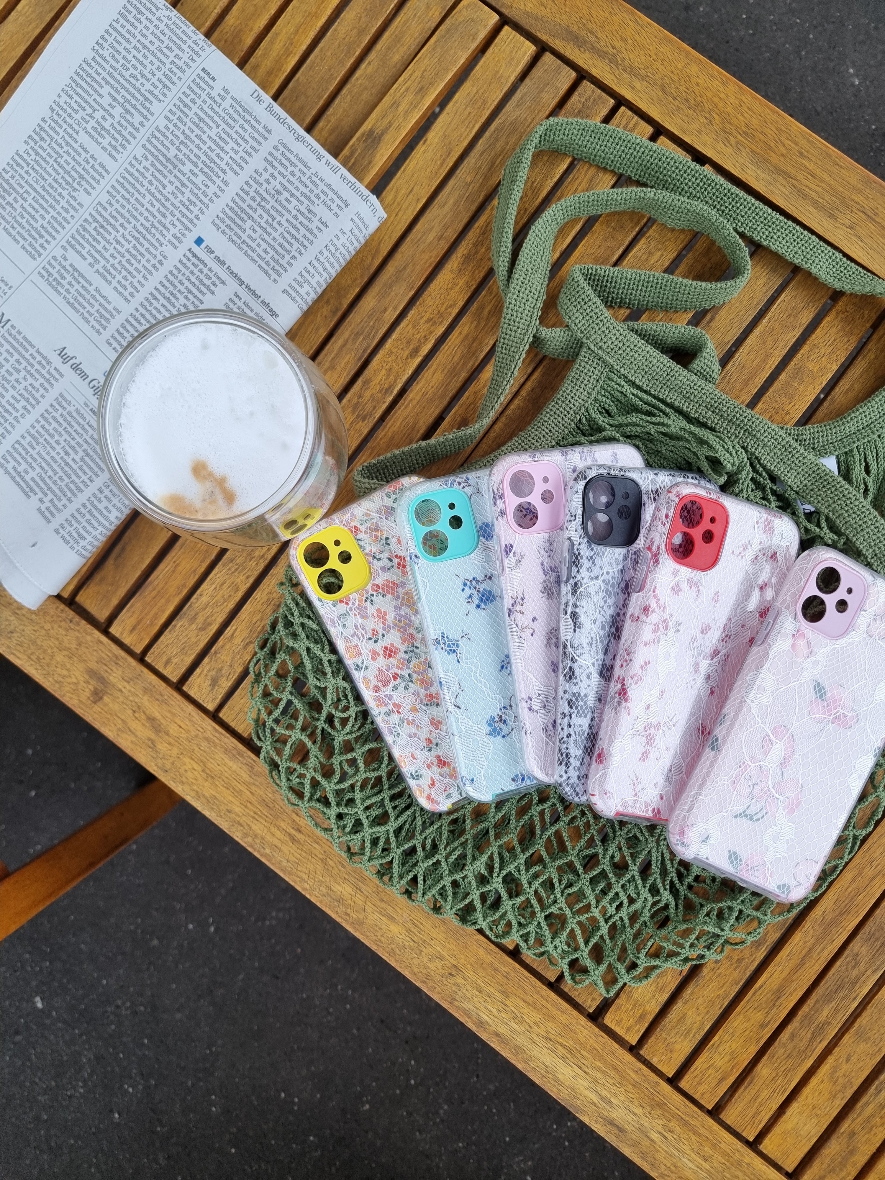 Schutzhülle mit verschiedenen Blumenmotiven für iPhone