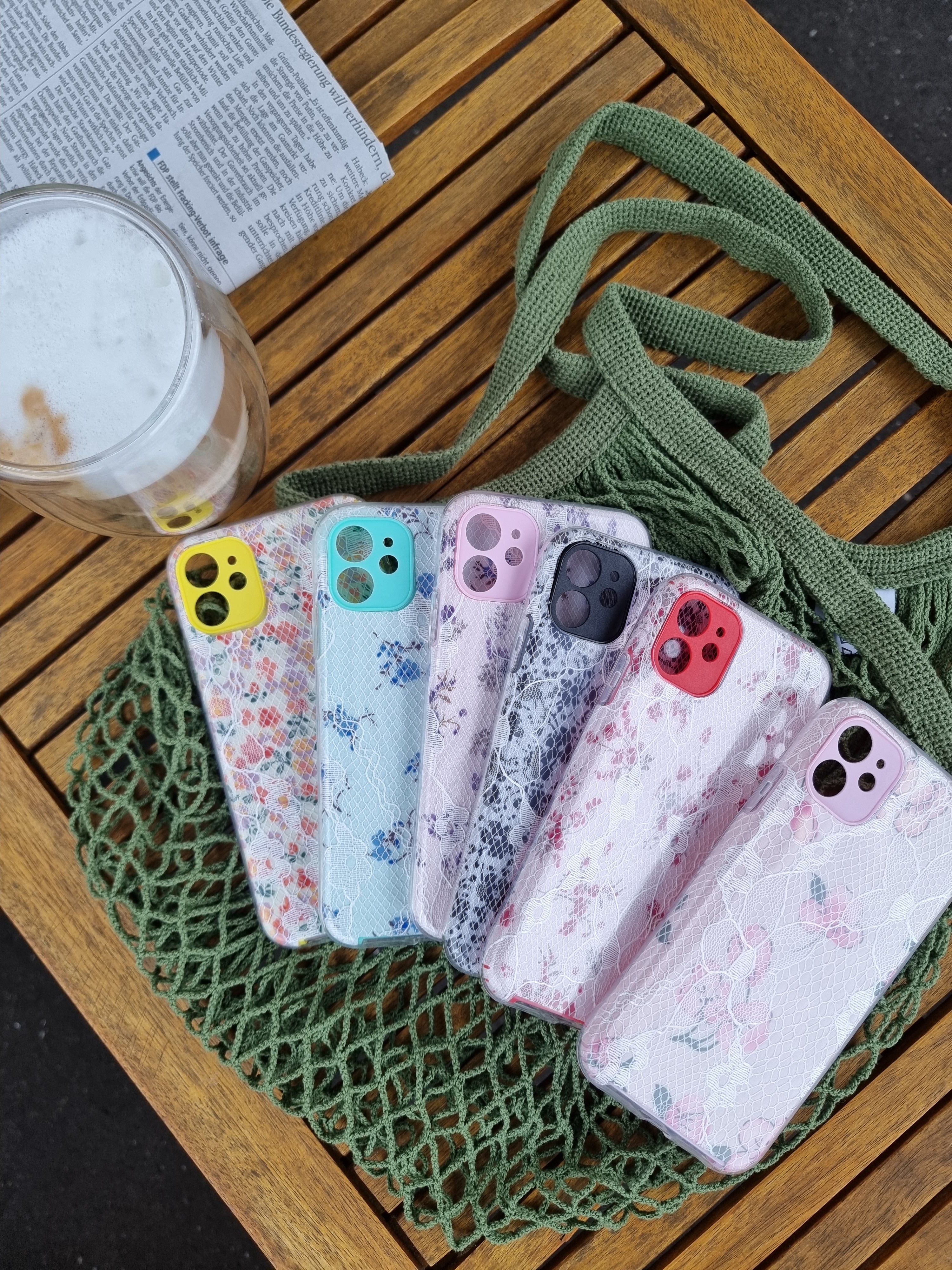 Schutzhülle mit verschiedenen Blumenmotiven für iPhone