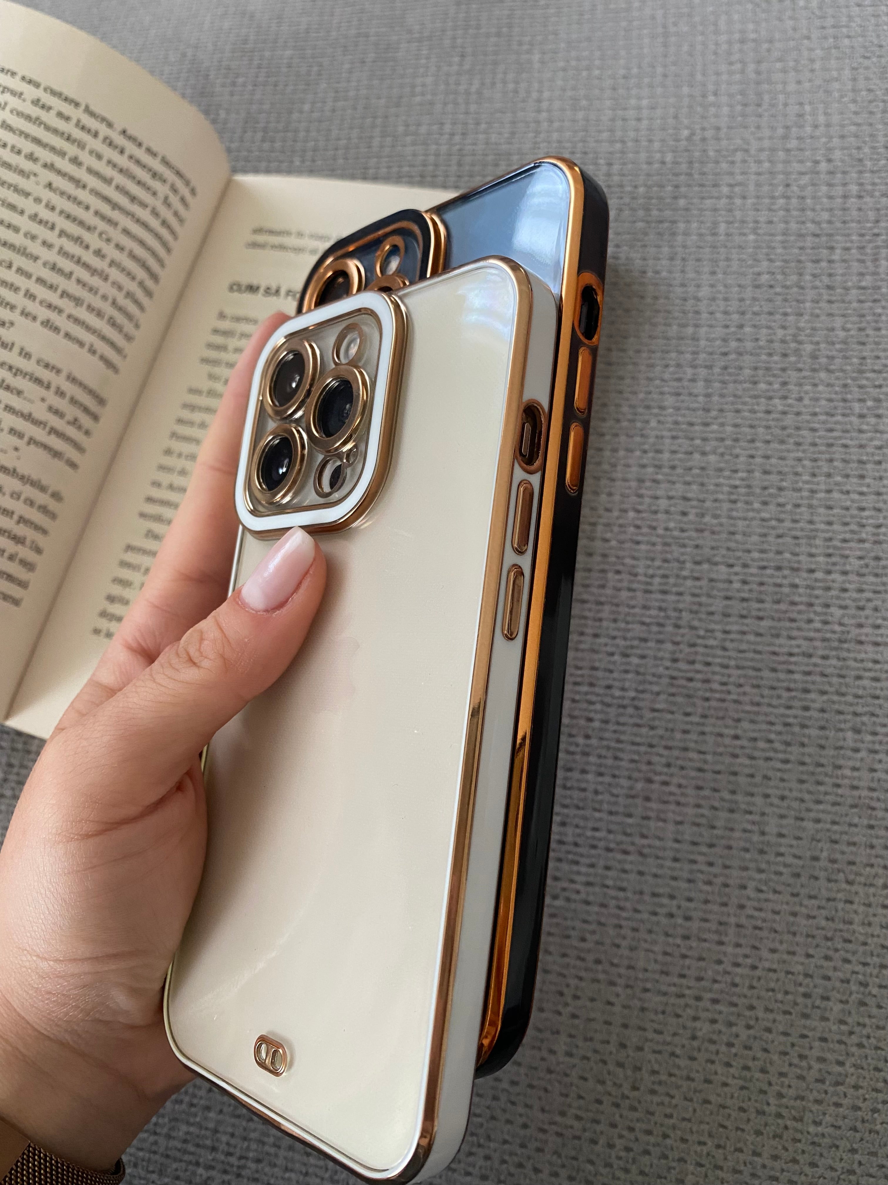 Hülle mit vergoldeten Seiten für iPhone