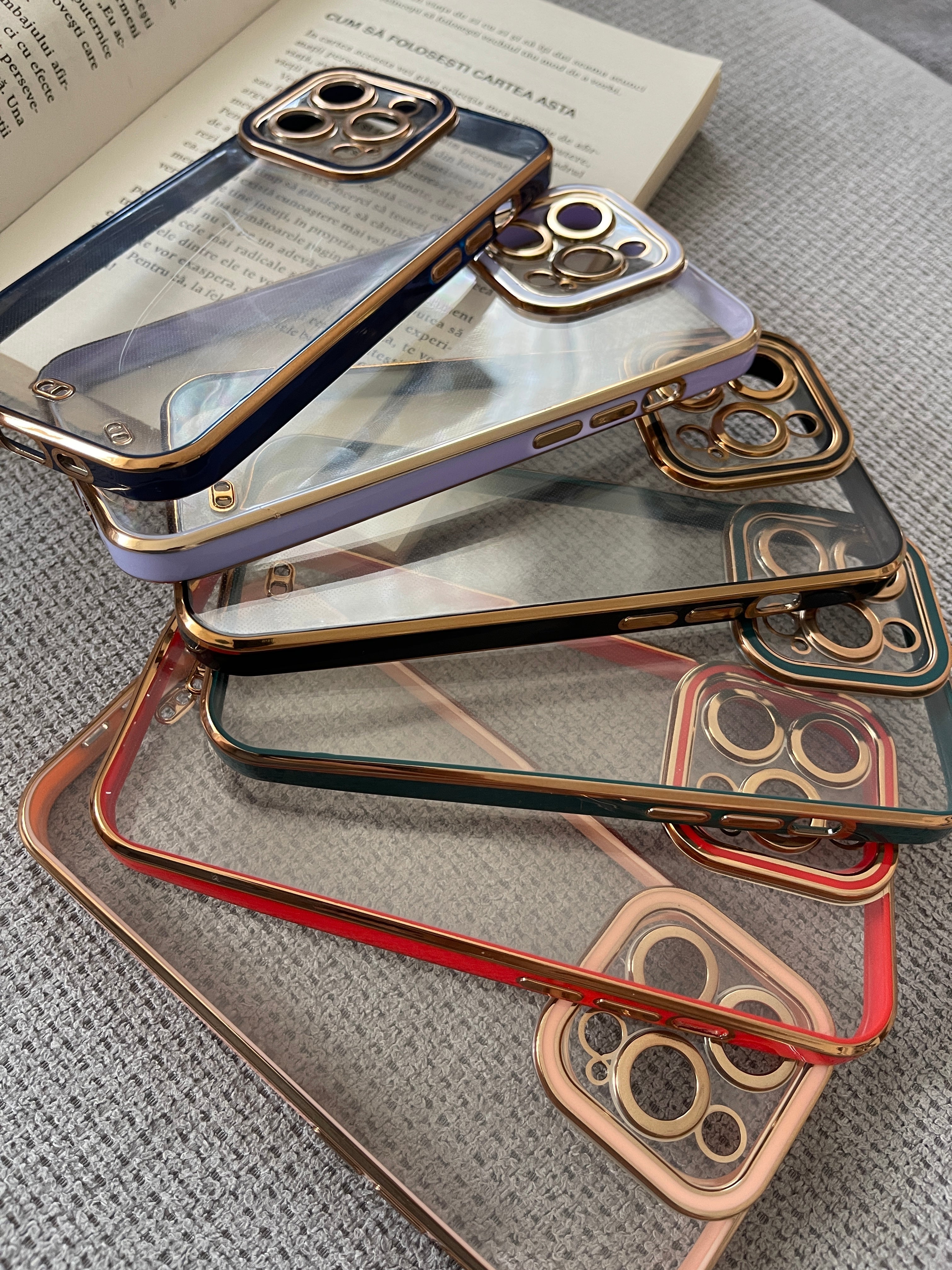 Hülle mit vergoldeten Seiten für iPhone