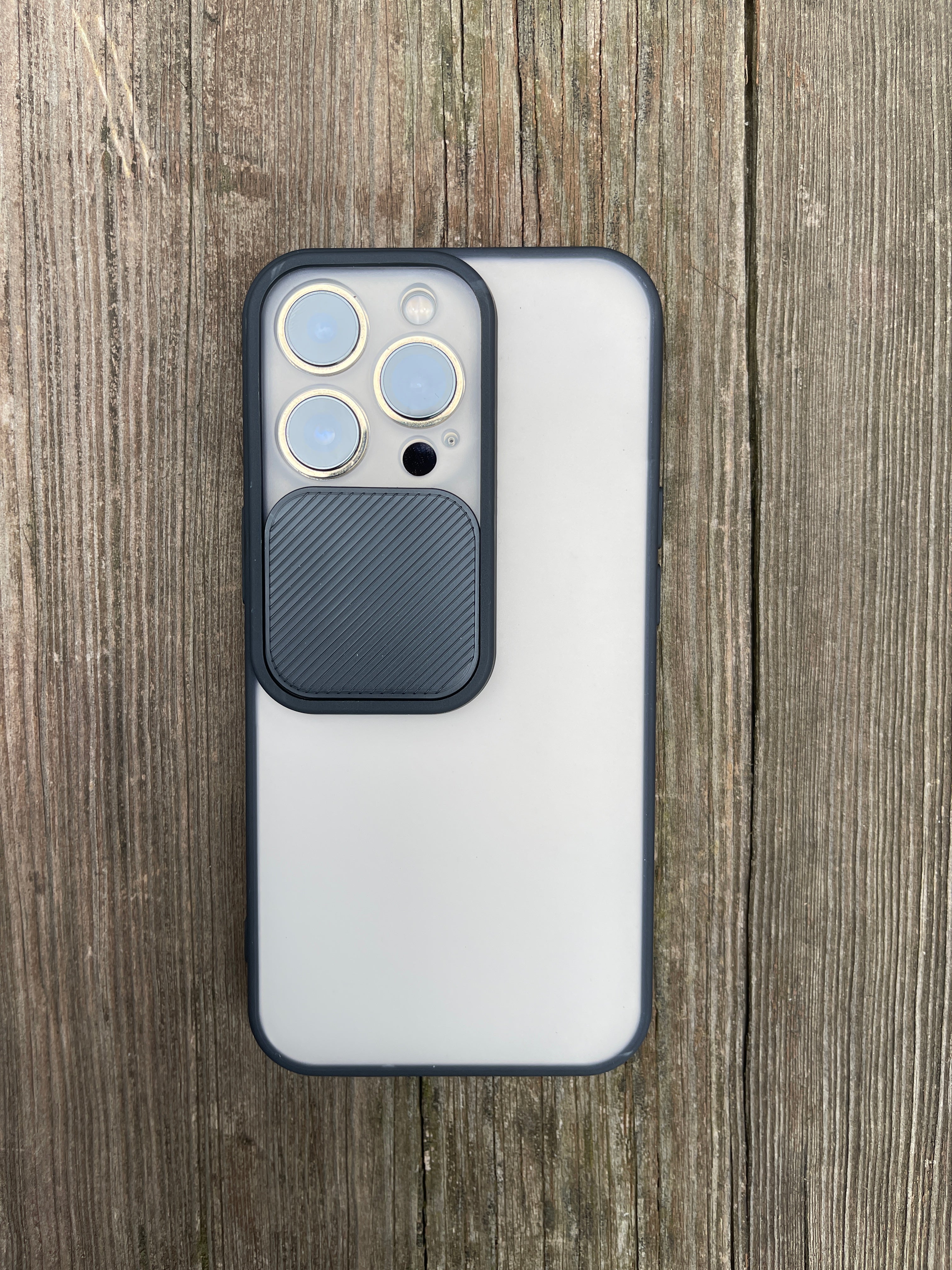Hülle mit verschiebbarer Kameraabdeckung für iPhone